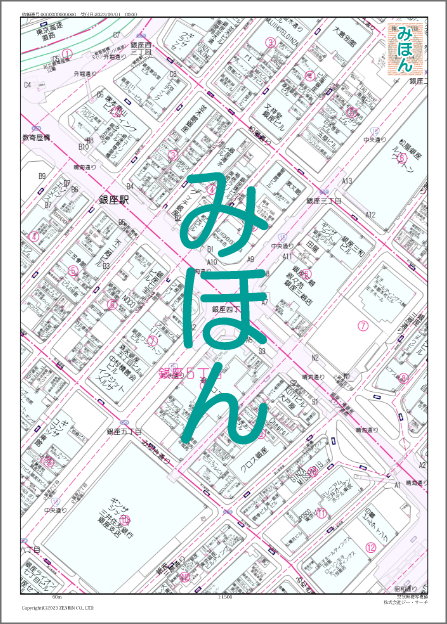 薄い青や、ピンク色、黒で表示されている住宅地図。緑色の文字で大きく「みほん」と書かれている